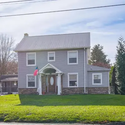 Close to Venues and Fairgrounds! York Area Home