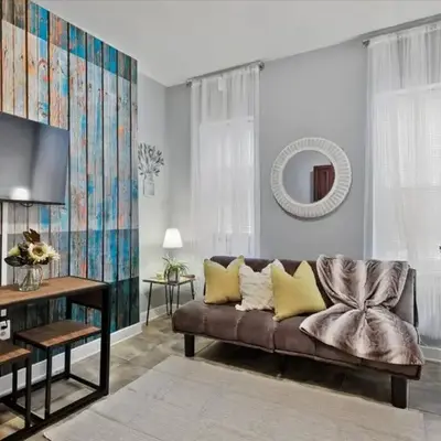 Renovated 2BR w Amenities