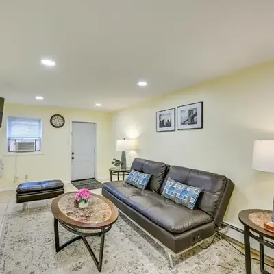 Walk to Lincoln Park Jersey City Commuter Apt!