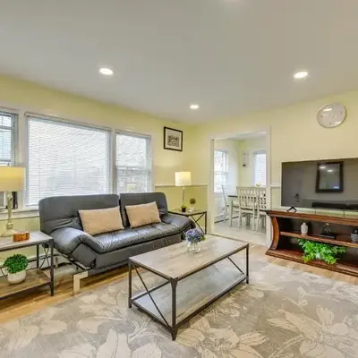 6 Mi to Lower Manhattan Pet-Friendly Apt!