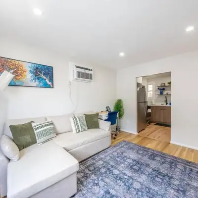 Modern 2BR 8 mins to Penn Station with WiFi and Laundry