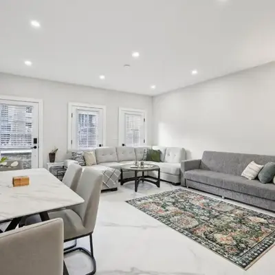 Easy-Access & Quick to NYC