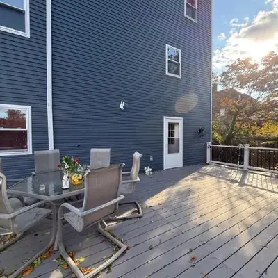 Spacious private room in a new house with private bathroom close to center city