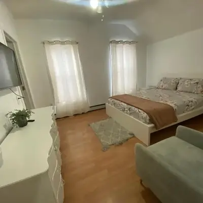 Spacious Private Room with Private Bath