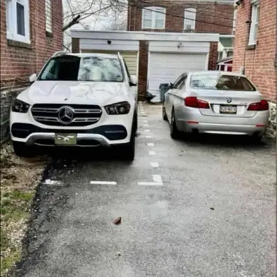Very cozy 3 bedroom house close to everything