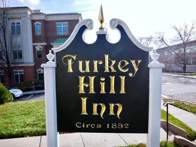 a sign for a turkey inn in front of a building at Turkey Hill Inn in Summit