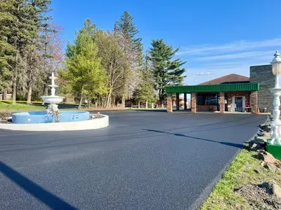 a street with a fountain in front of a building at Skyline Inn in Mount Pocono