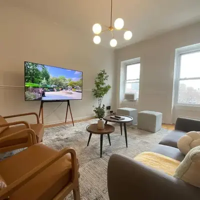 Park Hamilton House 3B Top Floor Apt Mins to NYC