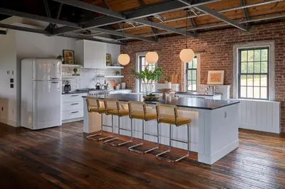 a kitchen with a large island with bar stools at Eleanor Inn - Suite Amelia in Warwick