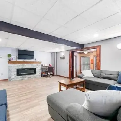Peaceful 4 Bedroom Home located near Lake
