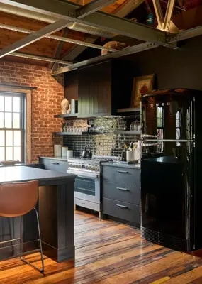 a kitchen with a stove and a counter top at Eleanor Inn - Suite Lorena in Warwick