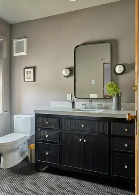 a bathroom with a sink and a toilet and a mirror at Eleanor Inn - Suite Lorena in Warwick