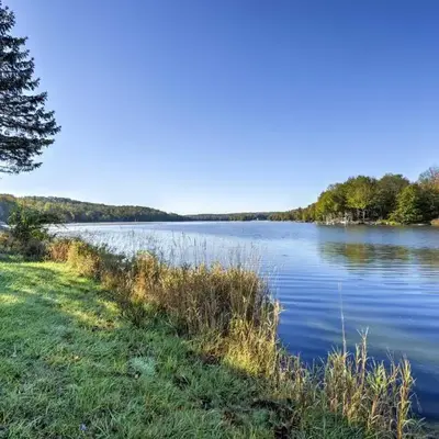 Poconos Retreat in The Hideout Lake Community!