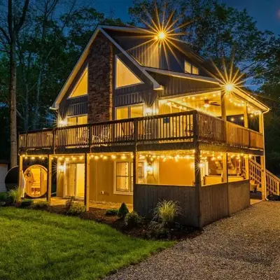 Cozy Poconos Chalet Sauna
