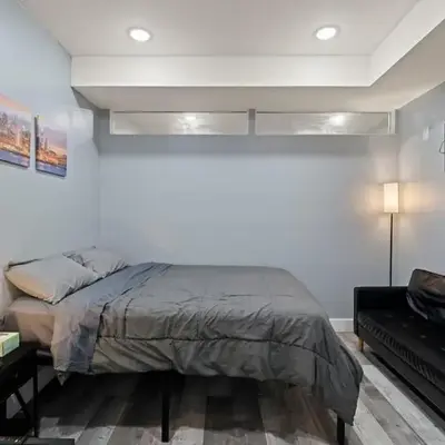 Cozy Convenient 1 Bedroom with 2 Beds Near Downtown