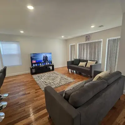 Stylish 3BR Retreat Near EWR Airport NYC Hub