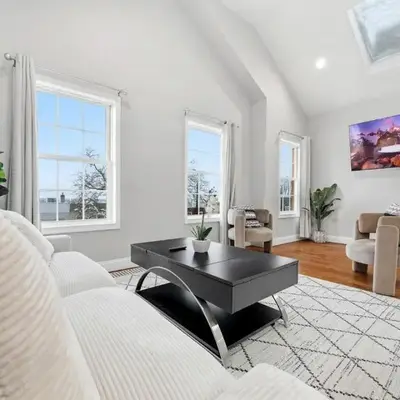 Sleeps 19 • 15ft Celings • Near NYC