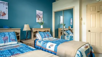 a bedroom with two beds and blue walls at Mountain Laurel Lodge by AvantStay Lake Harmony Retreat • Loft Games Ski Private Club Access in Lake Harmony