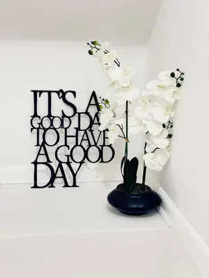 a black and white flower arrangement in a black vase at Comfort Philly Stay Jacuzzi and Parking in Philadelphia