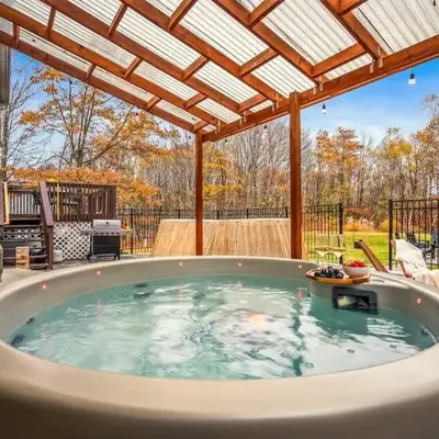 Luxury Escape 5BR Pool HotTub Game Room FirePit