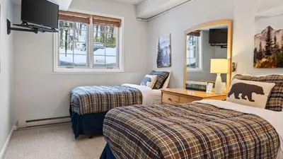 two beds in a room with two windows at Crestline Retreat by AvantStay Luxury Mountain Condo with Hot Tub BBQ Game Room Steps to Big Boulder in Lake Harmony
