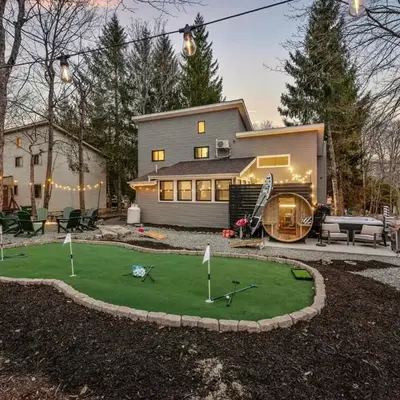 Luxury Pocono Escape ~ Sauna | Hot Tub | Mini Golf