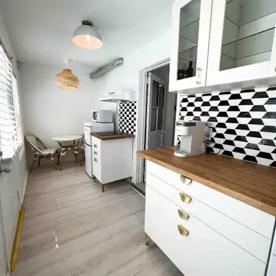 Chic Phoenixville Retreat With Parking