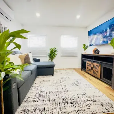 Cozy 1BR in Philly and Rain Shower