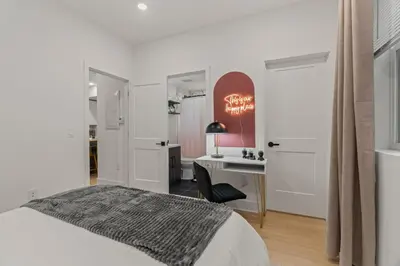 a bedroom with a bed and a desk with a lamp at Modern 1 BR Apartment Near Center City & University City in Philadelphia
