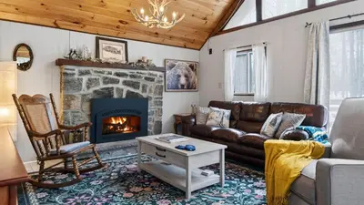 a living room with a couch and a fireplace at Evergreen Lodge by AvantStay Poconos Lake Cabin Fireplace Large Deck Near Jack Frost Kalahari in Locust Lakes Village