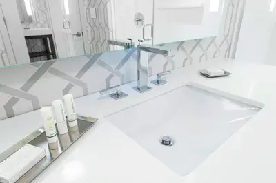 a bathroom with a sink and a mirror at Courtyard by Marriott Edgewater NYC Area in Edgewater