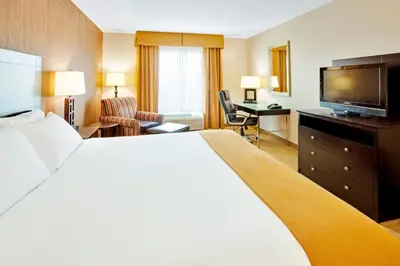a hotel room with a large bed and a flat screen tv at Holiday Inn Express Hotel & Suites Lebanon by IHG in Lebanon
