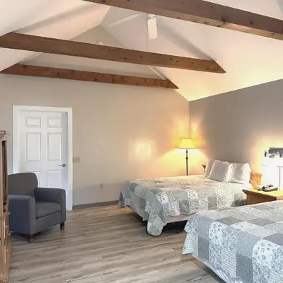Spruce Lane Lodge and Cottages