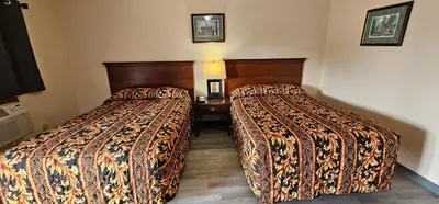 two beds in a hotel room next to each other at Mount Laurel Motel in Hazleton