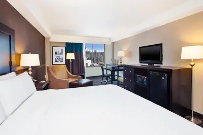 a hotel room with a bed and a flat screen tv at Holiday Inn Express Philadelphia-Midtown by IHG in Philadelphia