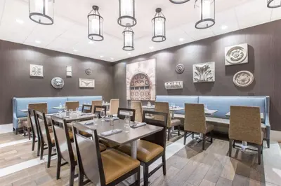 a restaurant with tables and chairs in a room at Wyndham Philadelphia-Historic District in Philadelphia