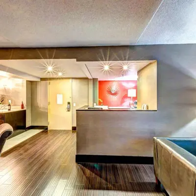 a hotel room with a bar and a kitchen at Holiday Inn Princeton by IHG in Princeton