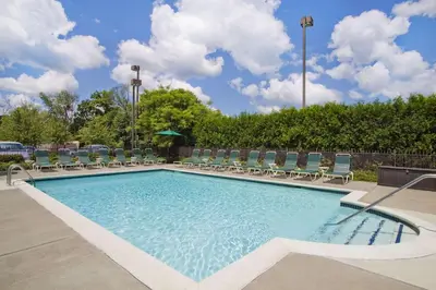 a large swimming pool with chairs at Hampton Inn Middletown in Middletown