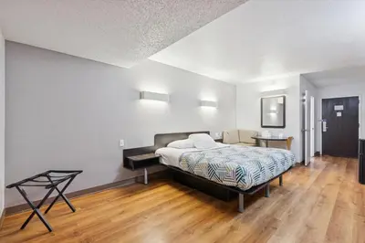a bedroom with a bed and a desk in it at Motel 6-Piscataway, NJ in Piscataway