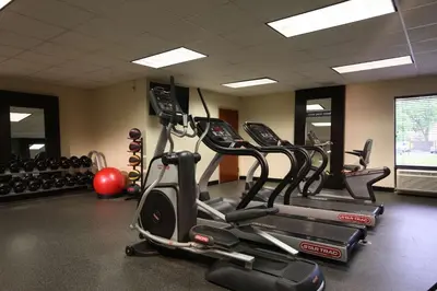 a gym with several treadmills and exercise bikes at Hampton Inn Woodbridge in Woodbridge