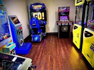 a room with two arcade machines and a video game at Holiday Inn Express Hershey-Harrisburg Area by IHG in Hershey