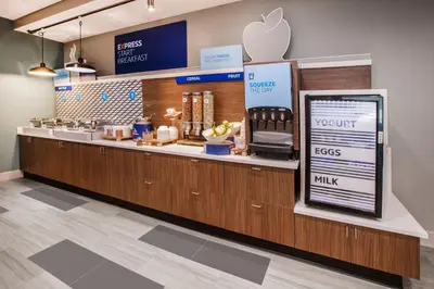 a apple store with a counter with an appleasteryasteryasteryasteryasteryasteryastery at Holiday Inn Express & Suites White Haven - Poconos by IHG in White Haven