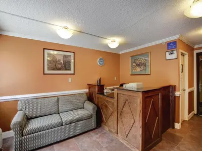 a waiting room with a chair and a desk at Scottish Inn Whippany in Whippany