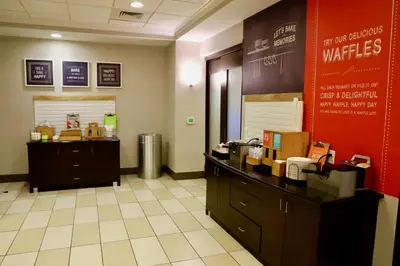a waiting area of a waiting room with a counter at Hampton Inn Doylestown in Warrington