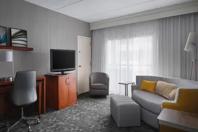 a living room with a couch and a tv at Courtyard Philadelphia Willow Grove in Willow Grove