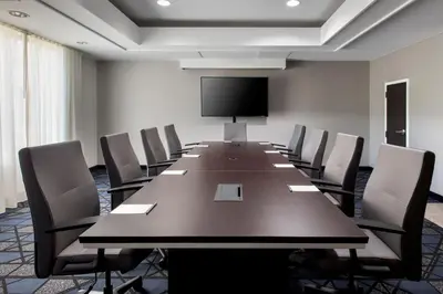 a conference room with a long table and chairs at Courtyard Philadelphia Plymouth Meeting in Plymouth Meeting