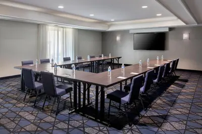 a large conference room with a long table and chairs at Courtyard Philadelphia Plymouth Meeting in Plymouth Meeting