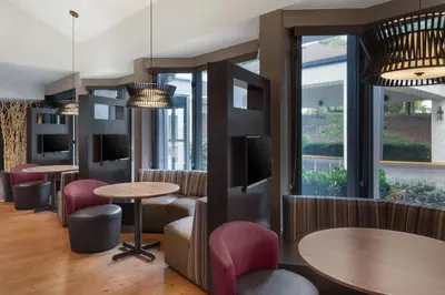 a restaurant with tables and chairs and large windows at Courtyard Philadelphia Valley Forge / King of Prussia in Wayne