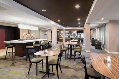 a restaurant with tables and chairs and a bar at Courtyard by Marriott Princeton in Princeton