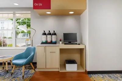 a office with a desk with two bottles of wine at TownePlace Suites Philadelphia Horsham in Horsham